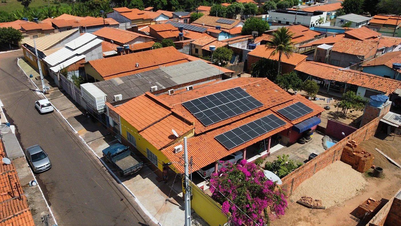 Vista aérea de sistema fotovoltaico instalado pela JSL Engenharia